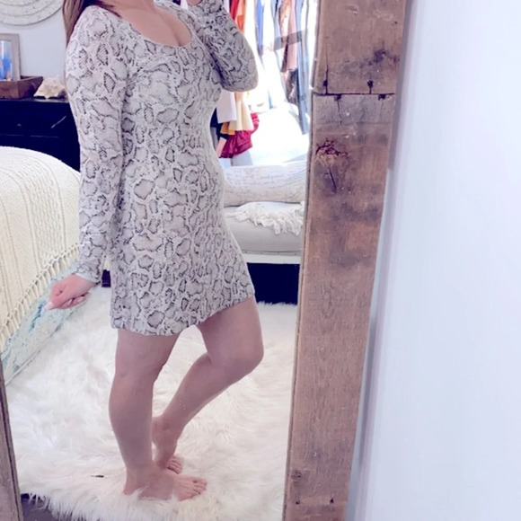 Velvet snake print dress size medium - Picture 3 of 8